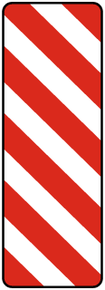 White/Red Left Delineator Panel