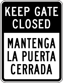 Bilingual Keep Gate Closed Sign