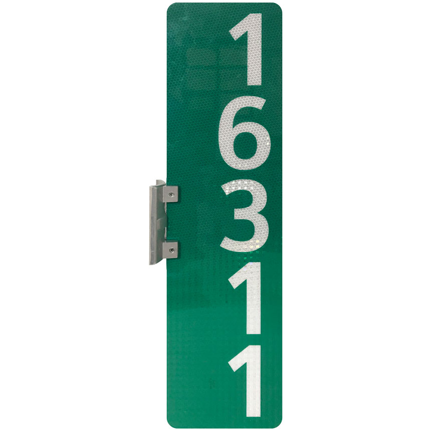 Wing bracket with vertical 911 address sign